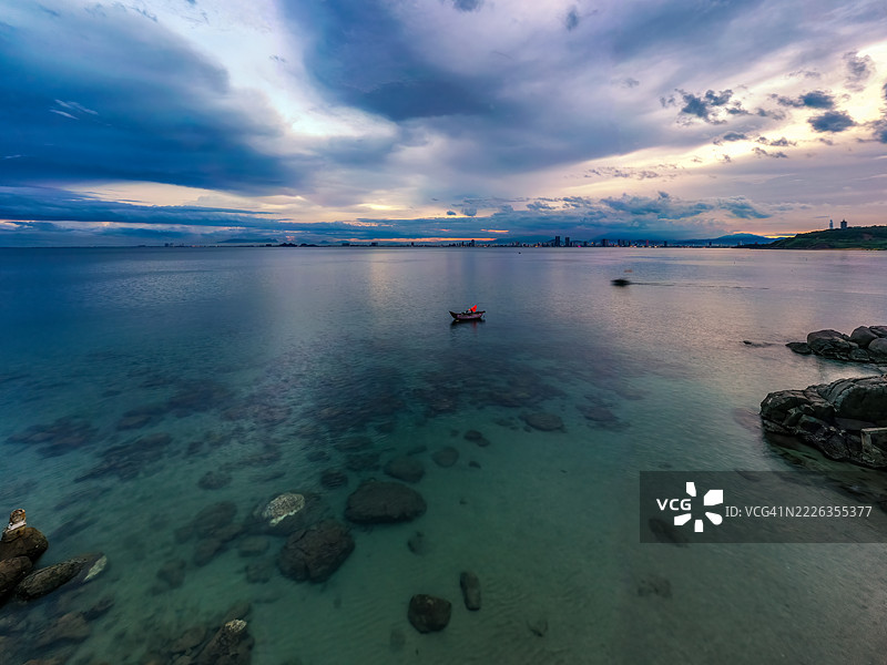 美溪海滩的鸟瞰图 - 《福布斯》杂志评选的世界六大美丽海滩之一，越南岘港图片素材