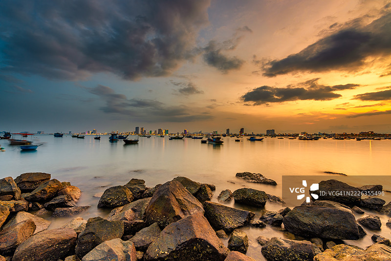 美溪海滩的鸟瞰图 - 《福布斯》杂志评选的世界六大美丽海滩之一，越南岘港图片素材