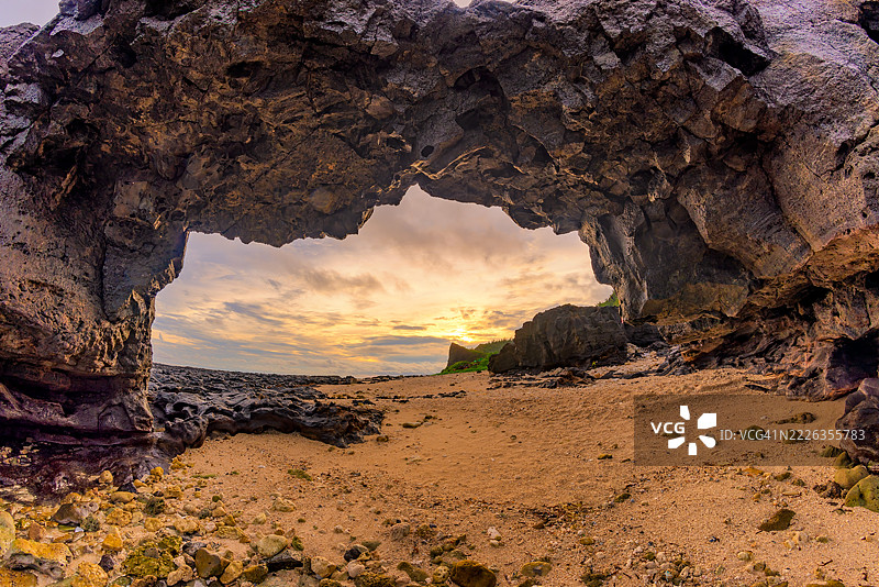 黎孙岛上的石门拱门，越南广义省图片素材