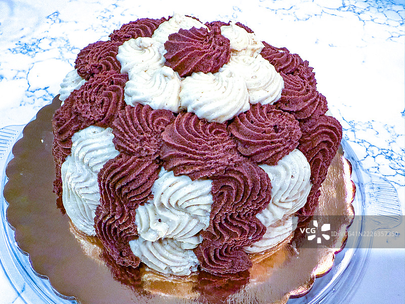 小生日蛋糕，上面有糖霜图片素材