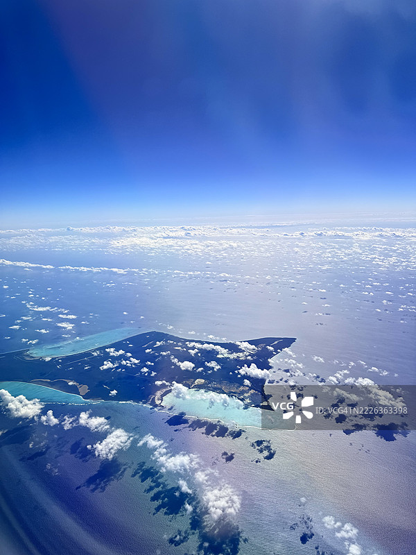 巴哈马海面与天空的鸟瞰图图片素材
