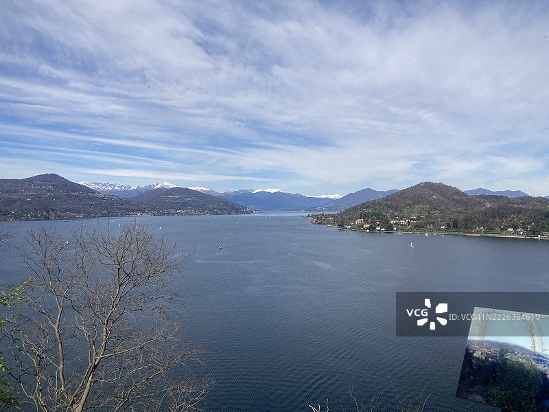 意大利皮埃蒙特阿罗纳的海景与天空图片素材