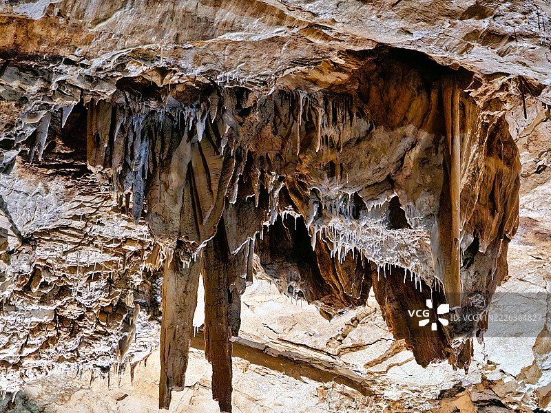 岩石形成的低角度视图，特雷比涅，塞尔维亚共和国，波斯尼亚和黑塞哥维那图片素材
