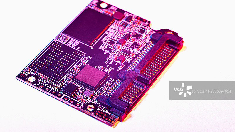 固态硬盘（SSD）孤立在白色背景上图片素材