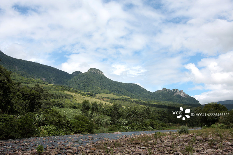 白色石头山图片素材