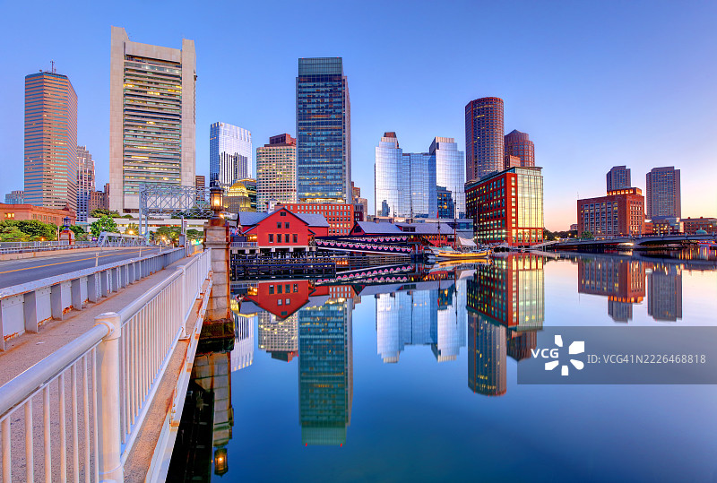 从福特角俯瞰波士顿天际线图片素材