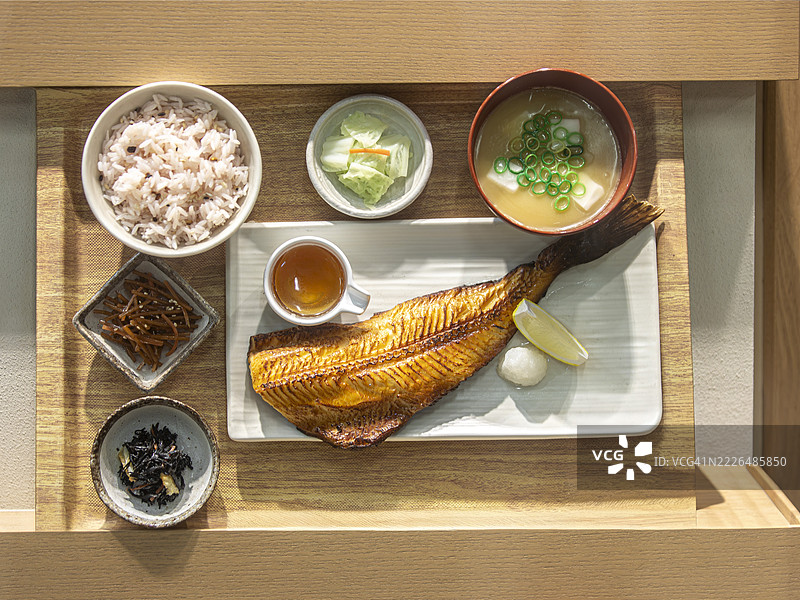 盐烤岛鳗定食配萝卜丝（食品模型）图片素材