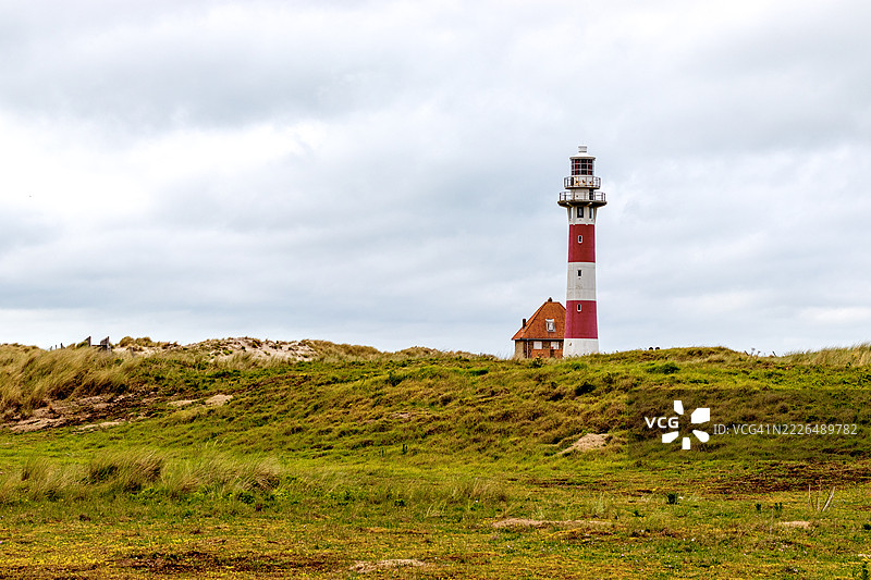 低角度视图的灯塔与天空，尼乌波特，弗兰德，比利时图片素材