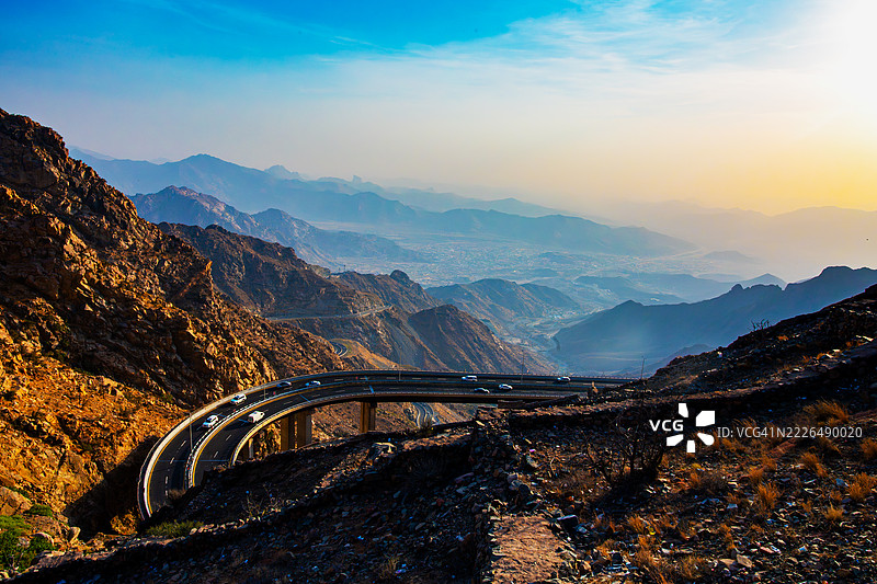 日落时分，山脉与天空的美丽景色，塔伊夫，麦加省，沙特阿拉伯图片素材