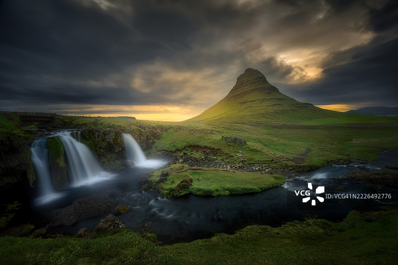 壮丽的基尔基费尔山在日落时分图片素材