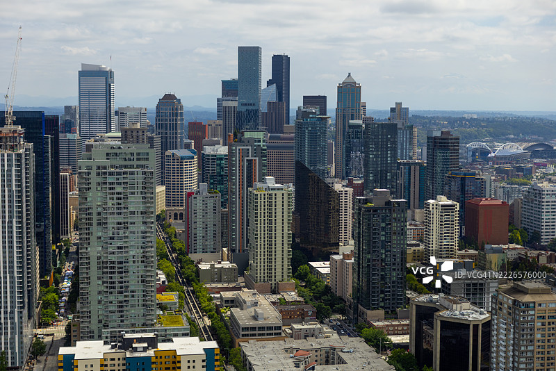 从太空针塔俯瞰西雅图市中心的鸟瞰图图片素材