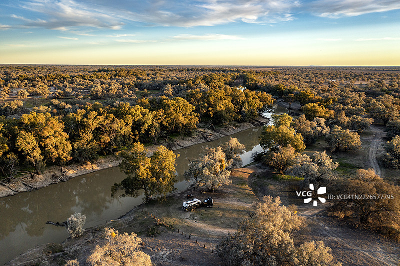 偏远的丛林露营图片素材
