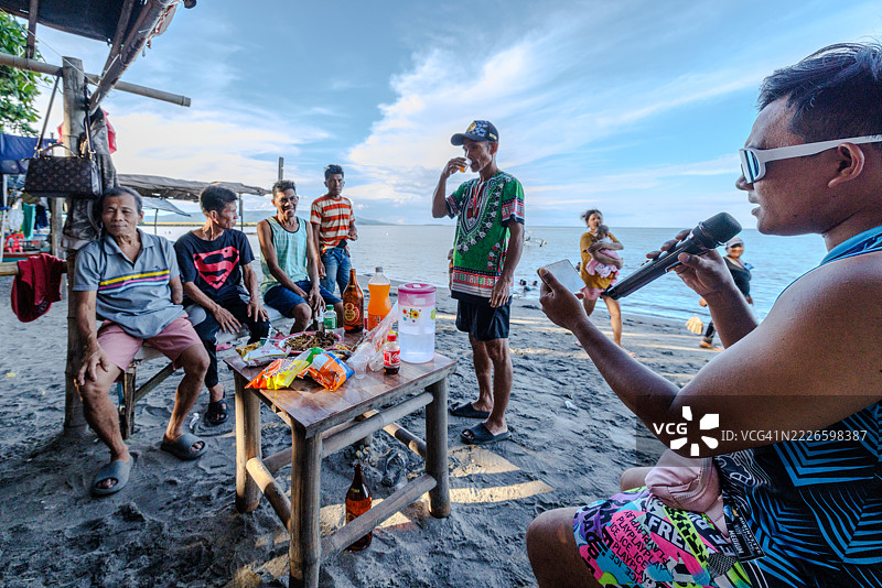 菲律宾海滩上的卡拉OK。图片素材