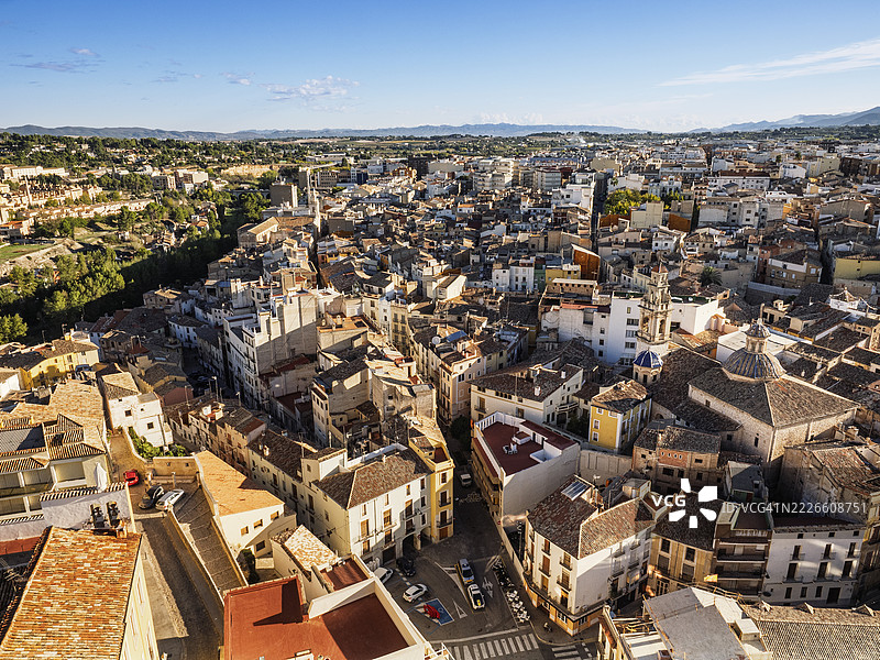 从西班牙瓦伦西亚省Ontinyent镇教堂的钟楼俯瞰的高处景观。图片素材