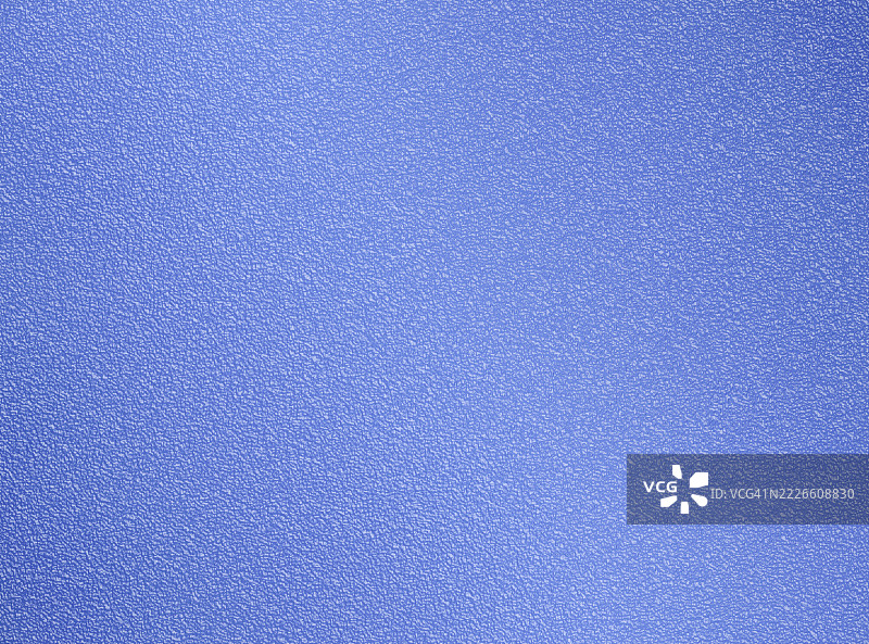 全景，光滑粗糙的明亮蓝色塑料薄膜纹理。图片素材