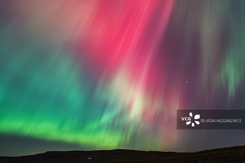 约克郡山谷上空的北极光图片素材