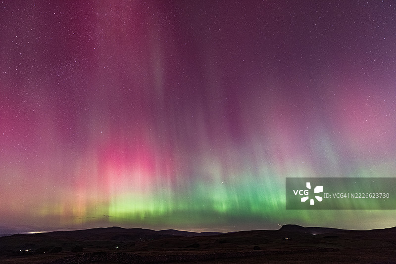 约克郡山谷上空的北极光图片素材