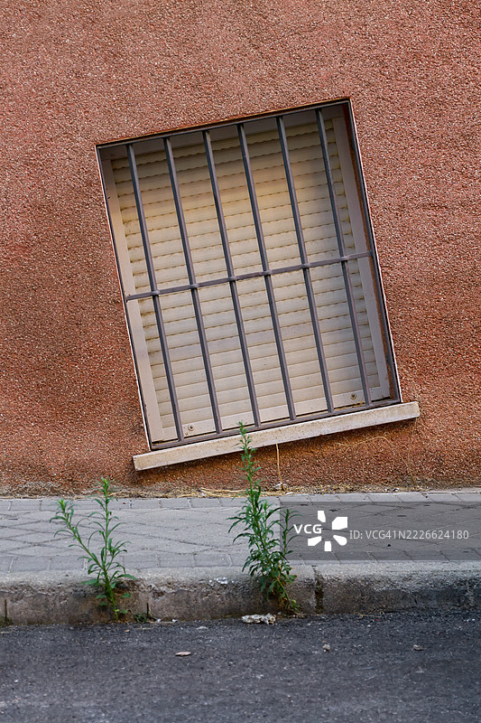 倾斜的窗户图片素材