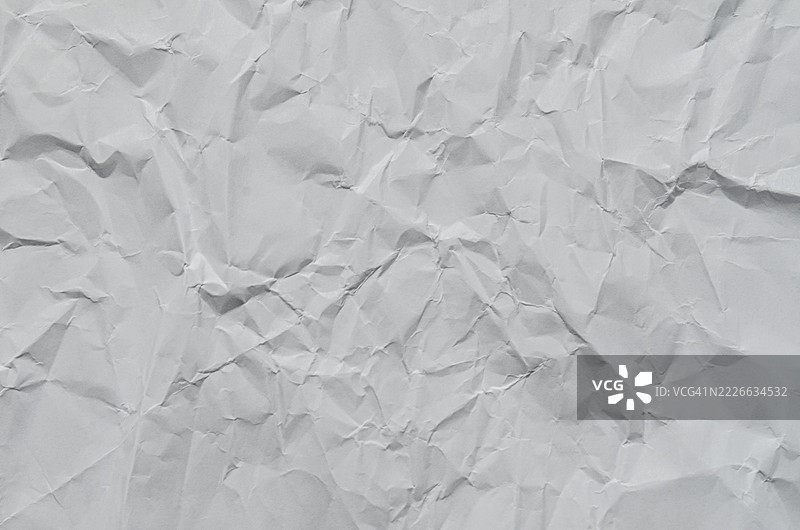 戏剧性的皱褶白纸纹理。原始有机背景。皱褶白纸纹理 - 有机磨损背景。图片素材