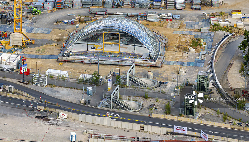 通往未来斯图加特中央车站的玻璃入口。斯图加特21施工现场，新通道车站正在建设中。德国巴登-符腾堡州斯图加特。图片素材