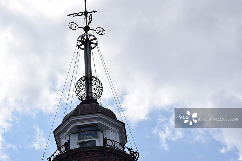 低角度视图的建筑与天空，波兰图片素材