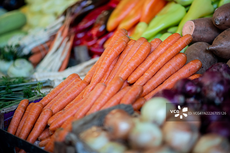 混合蔬菜中胡萝卜的特写图片素材