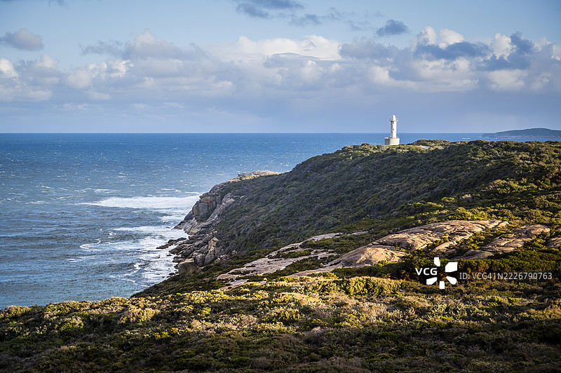 阿尔巴尼海岸的海景，背景是美丽的白色灯塔 - 西澳大利亚图片素材