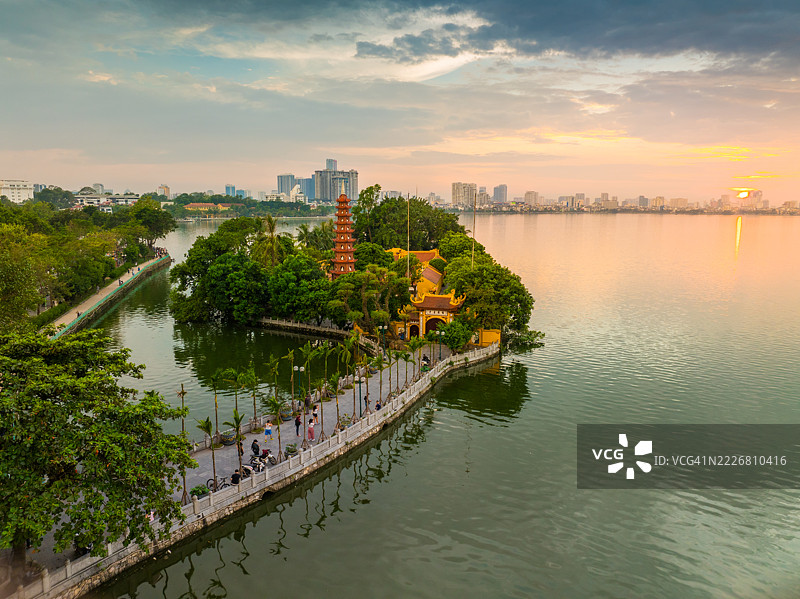 越南河内最古老的寺庙——传国寺的鸟瞰图。图片素材