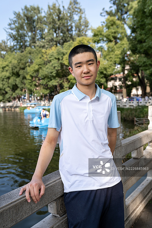 亚洲男性青少年的肖像图片素材