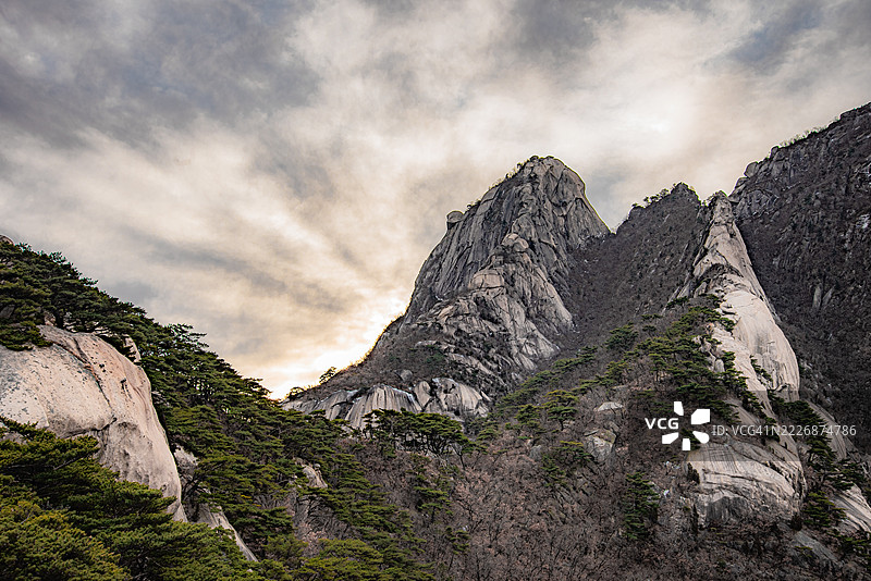 京畿道高阳，北汉山隐秘墙脊图片素材
