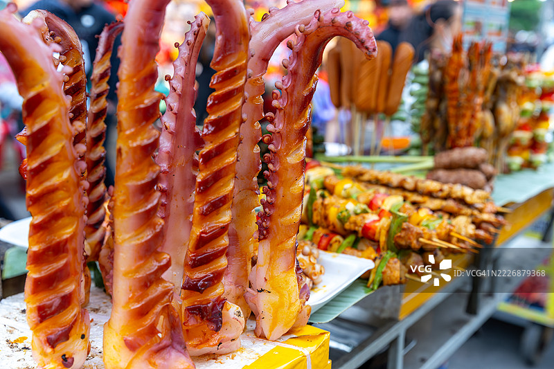 越南夜市的街头美食图片素材