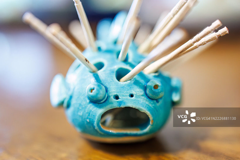 可爱的牙签盒，形状像气球刺豚。图片素材