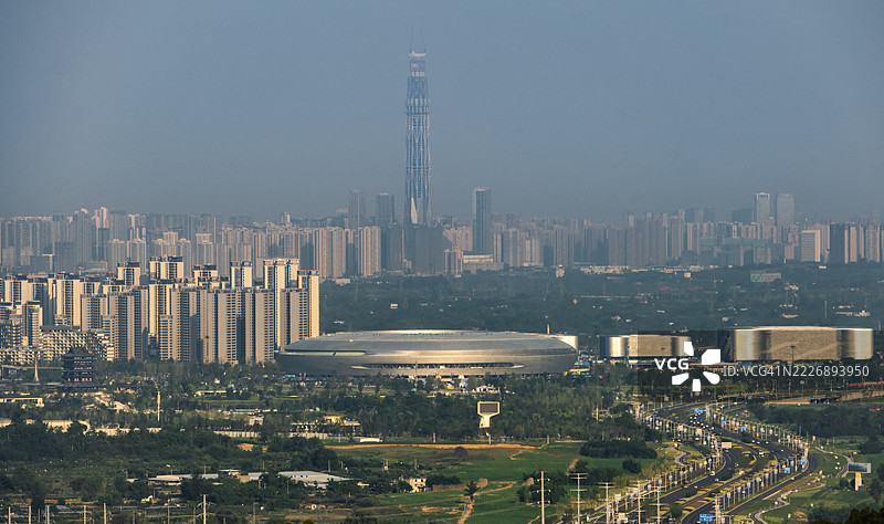 俯瞰成都最高建筑和大学生运动会场馆图片素材