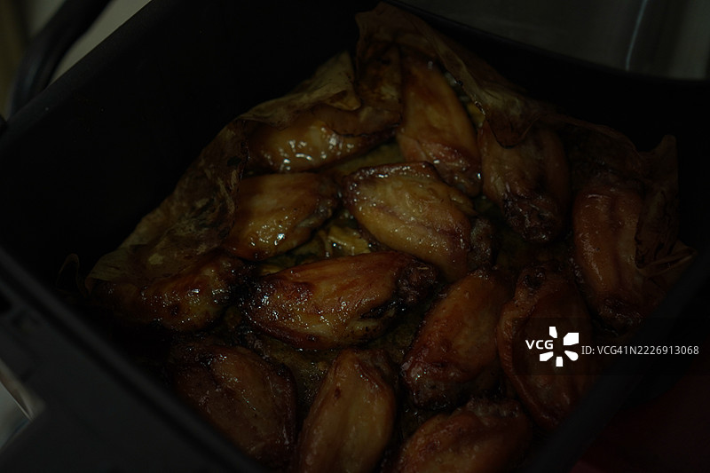 空气炸锅烤鸡翅棒图片素材