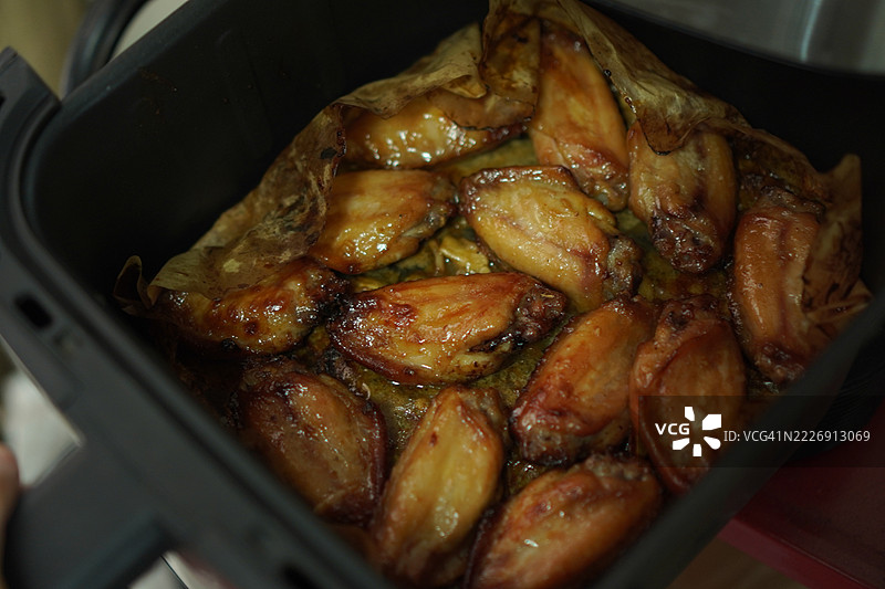 空气炸锅烤鸡翅棒图片素材