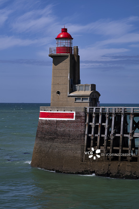 海，南码头灯塔，红色，港口入口，码头，费坎，诺曼底，塞纳-马恩，法国图片素材