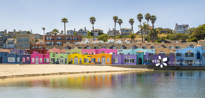 卡皮托拉色彩斑斓的房屋图片素材