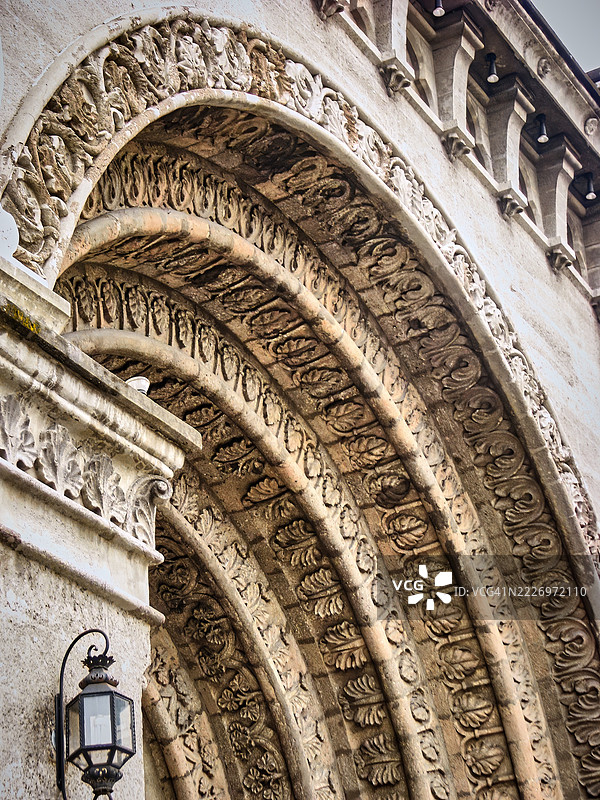 马尼拉城内马尼拉大教堂罗曼式外立面的特写。图片素材