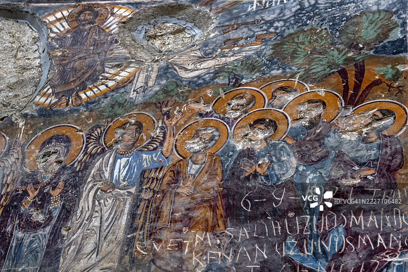 色彩斑斓的神圣故事：苏梅拉修道院的壁画图片素材