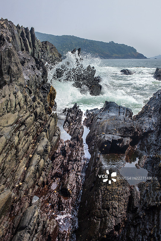 果阿波伦的宁静岩石海滩。图片素材
