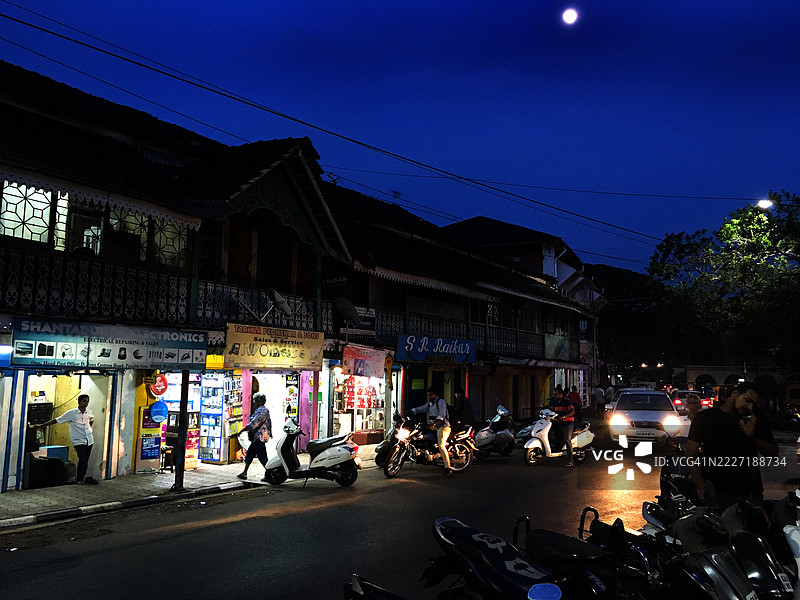 果阿邦帕纳吉的夜晚街道。图片素材