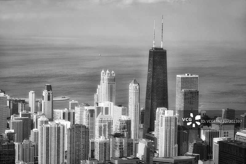 约翰·汉考克中心和湖滨高层建筑的黑白照片图片素材