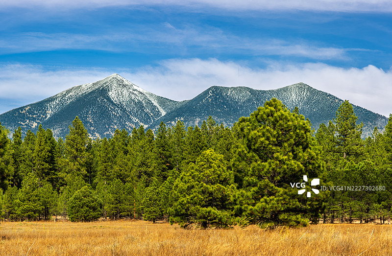 被雪覆盖的旧金山峰图片素材