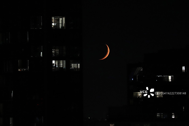 夜城中的诗意月影图片素材