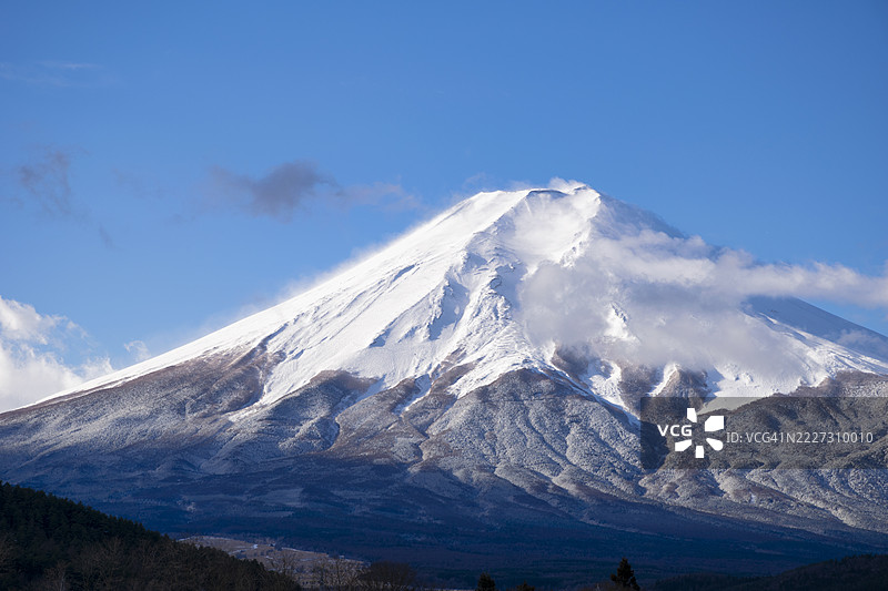 深雪中的富士山图片素材