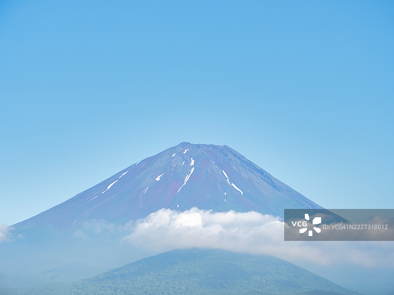 夏季的富士山与寄生火山图片素材