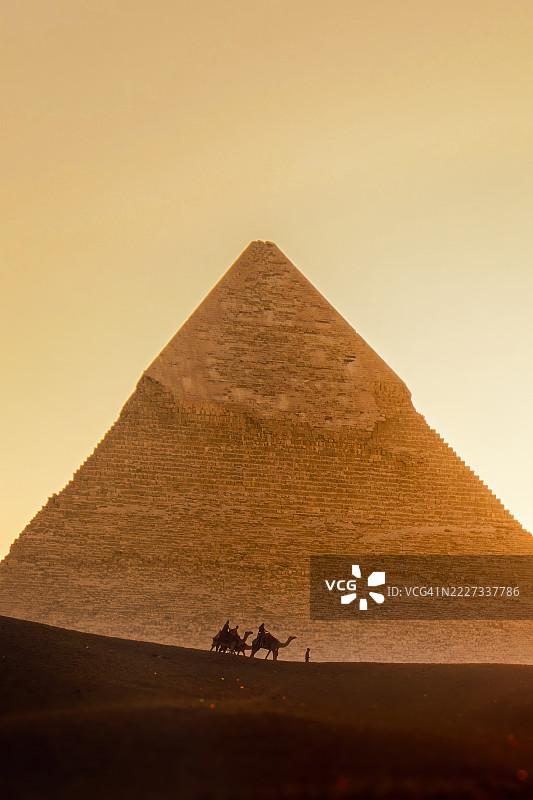 埃及吉萨的大金字塔。图片素材