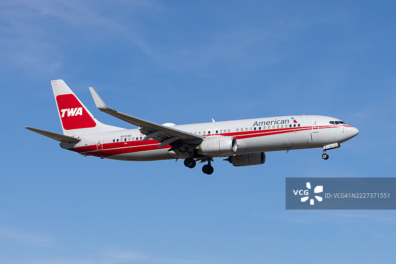 美国航空TWA复古涂装737-800在CMH降落图片素材