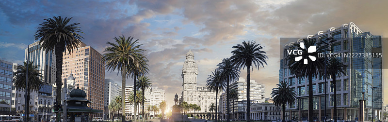 乌拉圭，蒙得维的亚独立广场，历史市中心的著名旅游景点图片素材