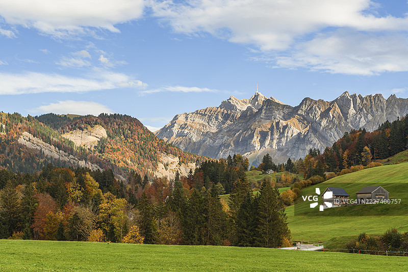 阿尔卑斯山的景观，包含桑蒂斯山，托根堡，圣加仑州，瑞士图片素材